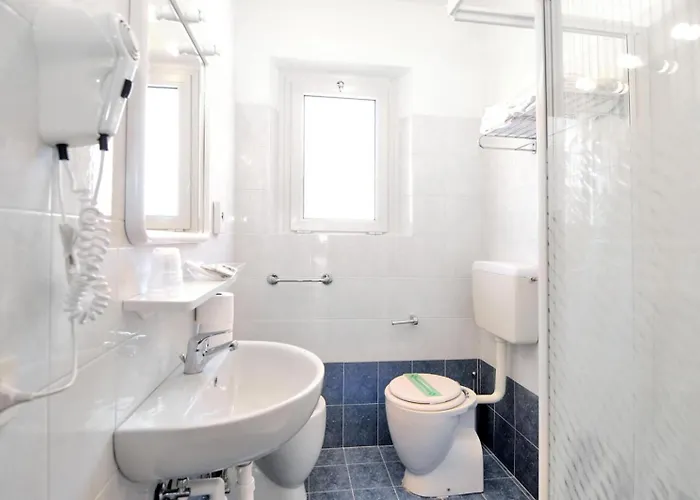 Rex מלון קאורלה