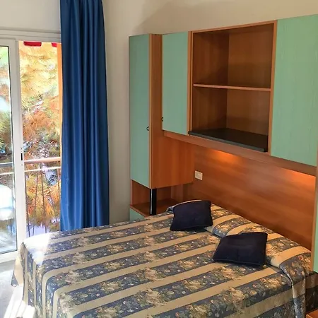 Rex 3* كاوْرلي