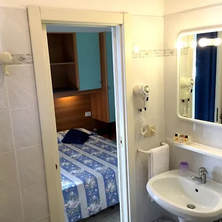 Rex 3* كاوْرلي